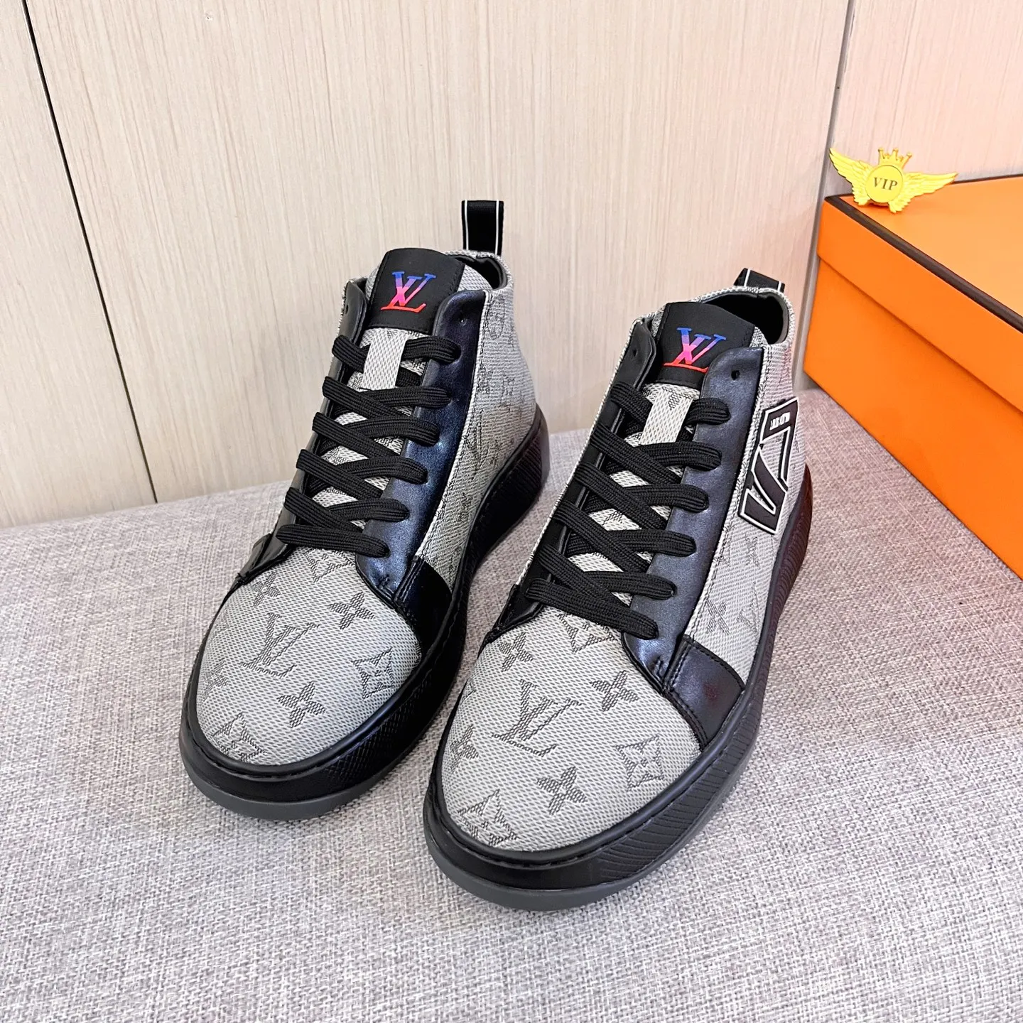 Men's shoes 💰 460 men's shoes 💰 [ LV ] 🔥 Louis Vuitton, high-end men's shoes brand official website 1:1 latest masterpiece: uppers are made of Italian imported first-layer cowhide with comfortable and breathable lining ➕ original non-slip and wear-resistant outsole 🔥, making walking more convenient and comfortable! An exclusive new model, a stunning work, a beautiful 1:1 replica [color] compared to the official quality! Create a fashionable personality to set off your uniqueness! A must-have for trendy men! Classic 🔥Size: 38-44 Color: 🔥 3⃣️colors available🔥.